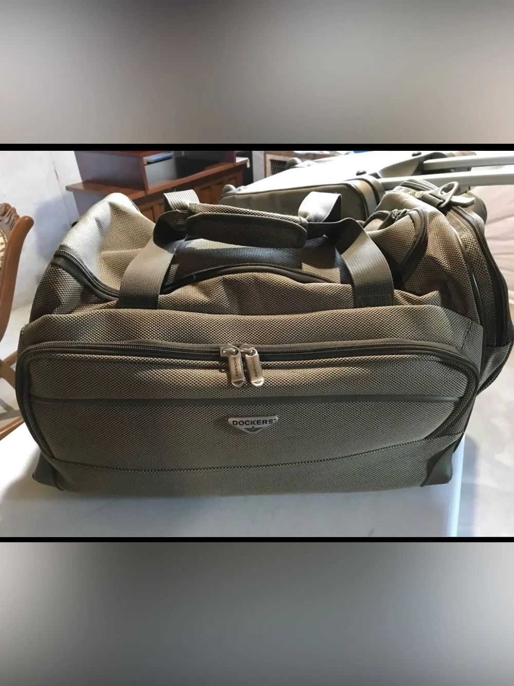 Dockers Rolling Duffel Bag EUC!